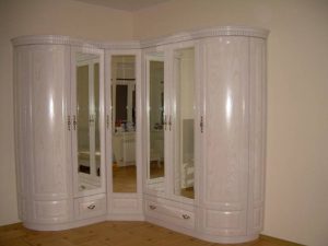 Белый шкаф купе