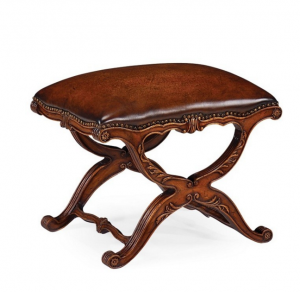 Декоративно украшенная банкетка