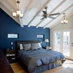 Глубокий синий цвет для интерьера спальни