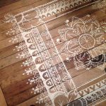 Как оригинально покрасить пол в спальне