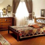 Кантри спальня в доме