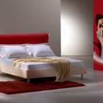 Красная стильная спальня