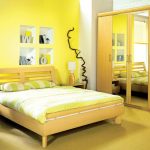 Лимонная желтая спальня