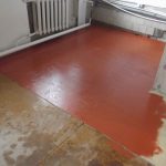 Правила нанесения краски на напольное покрытие в спальне