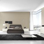 Просторная спальня в стиле хай-тек