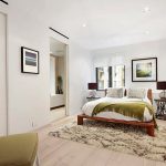 Скандинавский стиль делает спальню более просторной