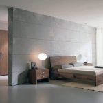 Современный интерьер спальни в сером цвете