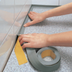 Современный плинтус для организации отделки в спальне