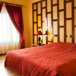Спальня оформленная в красном цвете