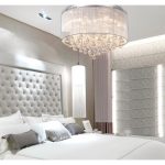 Спальня с оригинальной люстрой