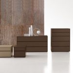 Варианты тумб для обустройства спальни