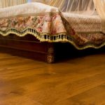 Выбираем безопасный противоскользящий пол для спальни