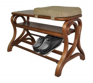 Удобно размещать тапочки перед сном