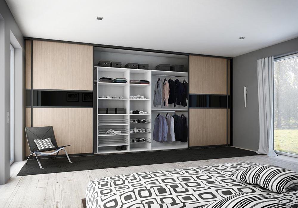 Шкаф с комбинированными фасад в дизайне воздушной спальни