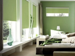 Бледная зеленая спальня