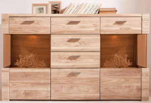 Большой и вместительный комод для спальни