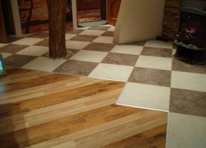 Дизайн пола в спальне с комбинированными покрытиями