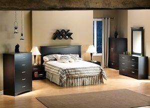 Интерьер спальни с пробковым полом