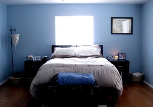 Интерьер спальни в синих тонах