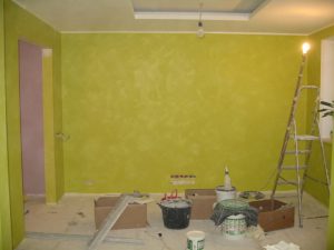 Как красить стены в спальне