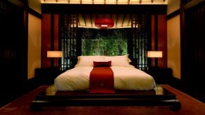 Как правильно оформить спальню в красном цвете