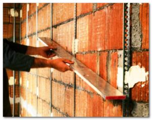 Как штукатурить стены в спальне