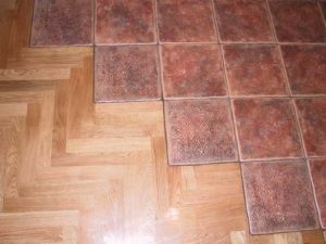 Как выглядит комбинированный пол в спальню