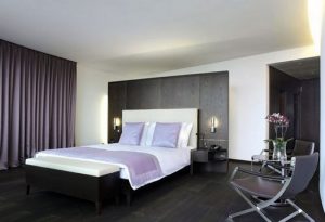 Комбинирование напольных покрытий в спальне