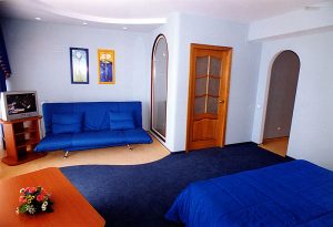 Комбинированный пол в спальне для зонирования