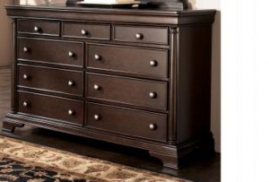 Комод, созданный из натурального дерева