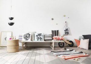 Крашеный пол в интерьере спальни