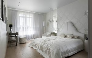 Красивая спальня в белом колере