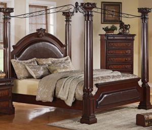 Красивая спальня в старинном стиле ренессанс