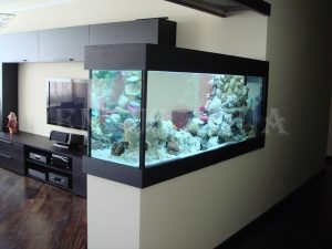 Красивый аквариум для спальни