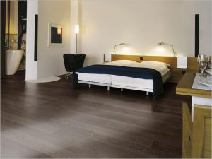 Ламинат цвета венге для спальни