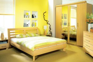 Лимонная желтая спальня