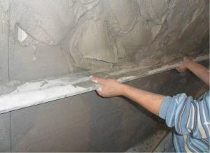 Нюнсы штукатурки стен по маякам в спальне