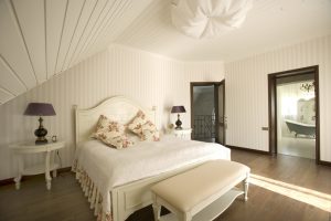 Оформляем белую спальню