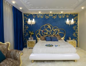 Оригинальный интерьер спальни в синем цвете