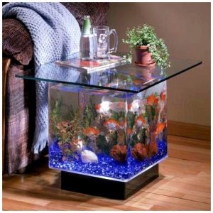 Оригинальный вариант использования аквариума в спальне