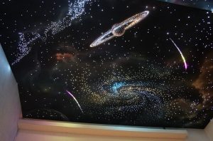 Оригинальный вариант звездного неба в спальне