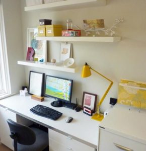 Полки в спальне, созданные своими руками