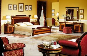 Практичный и красивый интьерьер спальни в стиле ампир