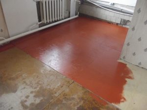 Правила нанесения краски на напольное покрытие в спальне