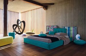 Пробковый пол будет выглядеть привлекательно в спальне