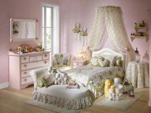 Романтический интерьер спальни с помощью аксессуаров