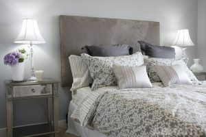 Серый цвет в создании интерьера спальни
