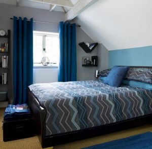 Синяя спальня с серыми деталями