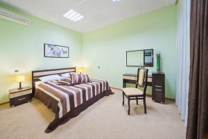 Современную систему кондиционирования в спальне нужно разместить правильно