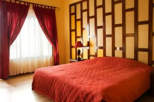 Спальня оформленная в красном цвете